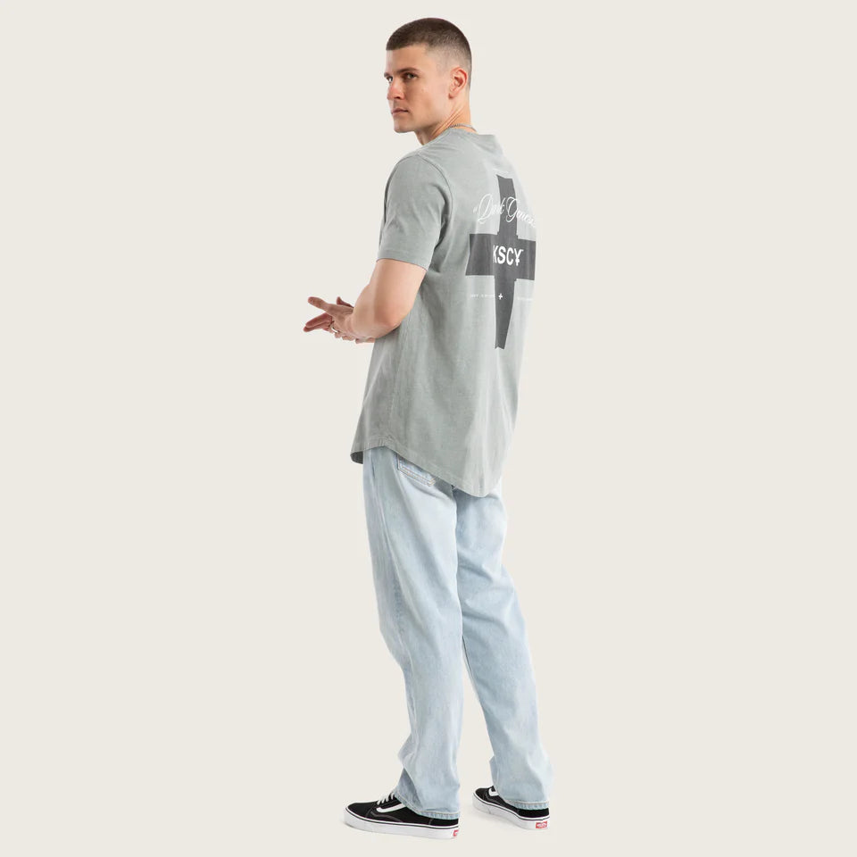 KISS CHACEY RESOLVED DUAL CURVED TEE