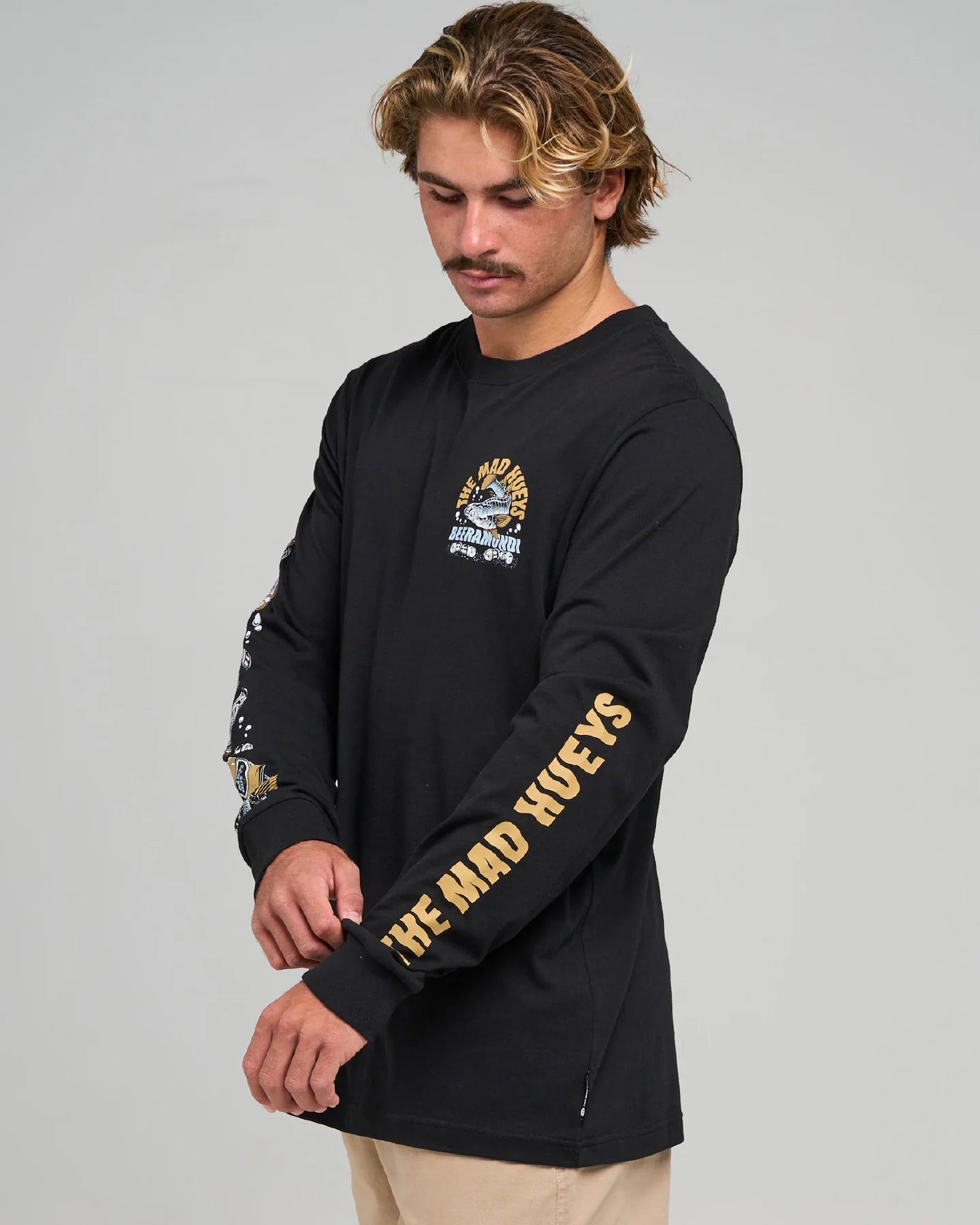 THE MAD HUEYS MENS BEERAMUNDI LS TEE