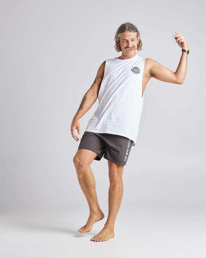 THE MAD HUEYS PISS FIT PERFORMANCE SHORT 18'