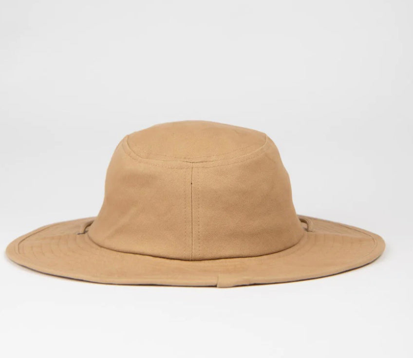 RUSTY BOYS STUMPS CRICKET HAT