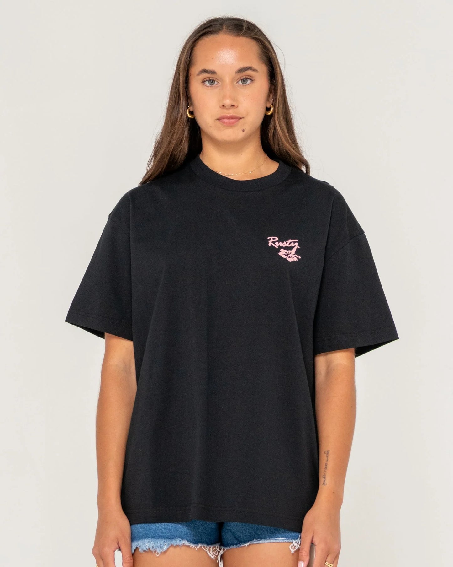 RUSTY JILL STANDARD FIT TEE
