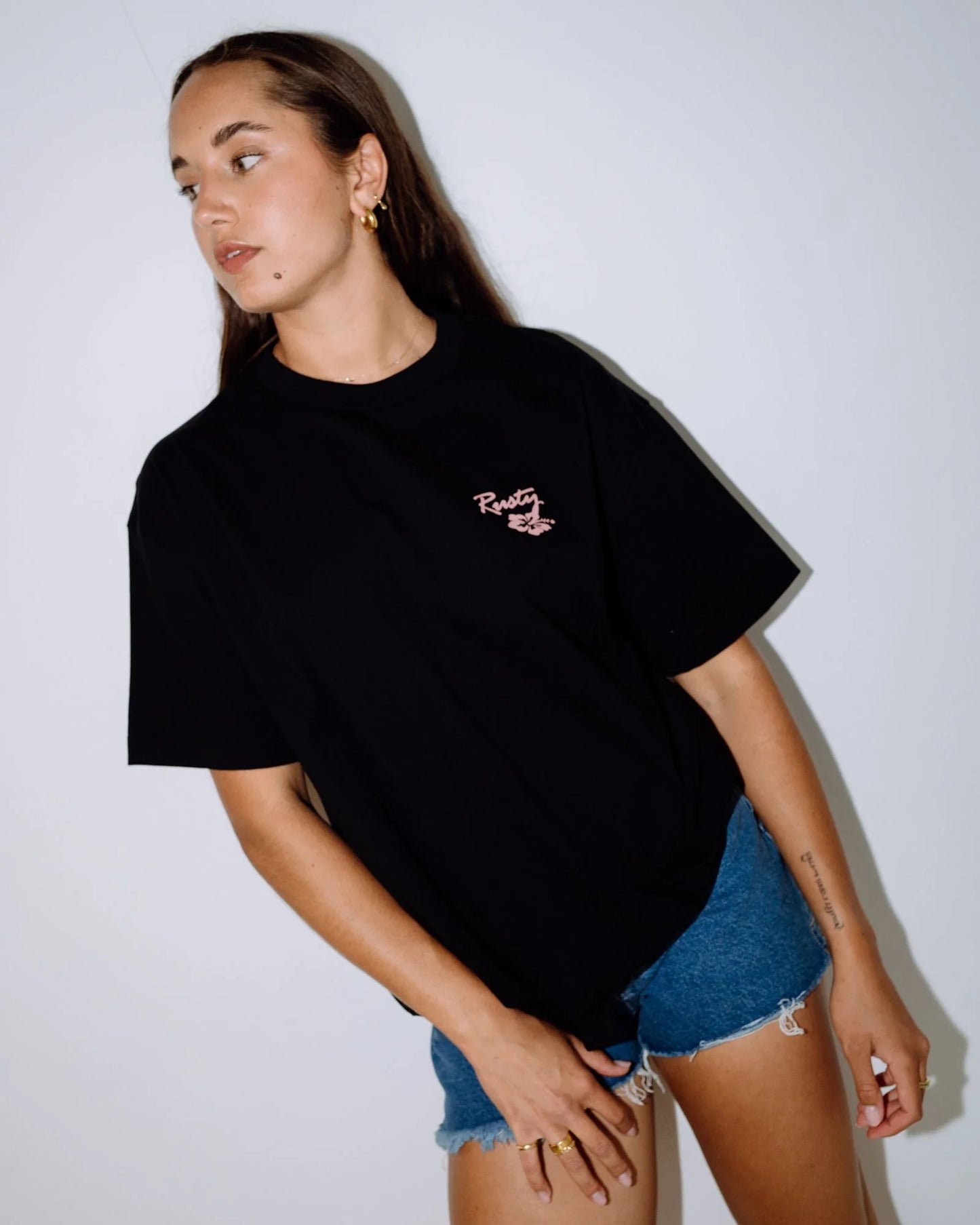 RUSTY JILL STANDARD FIT TEE