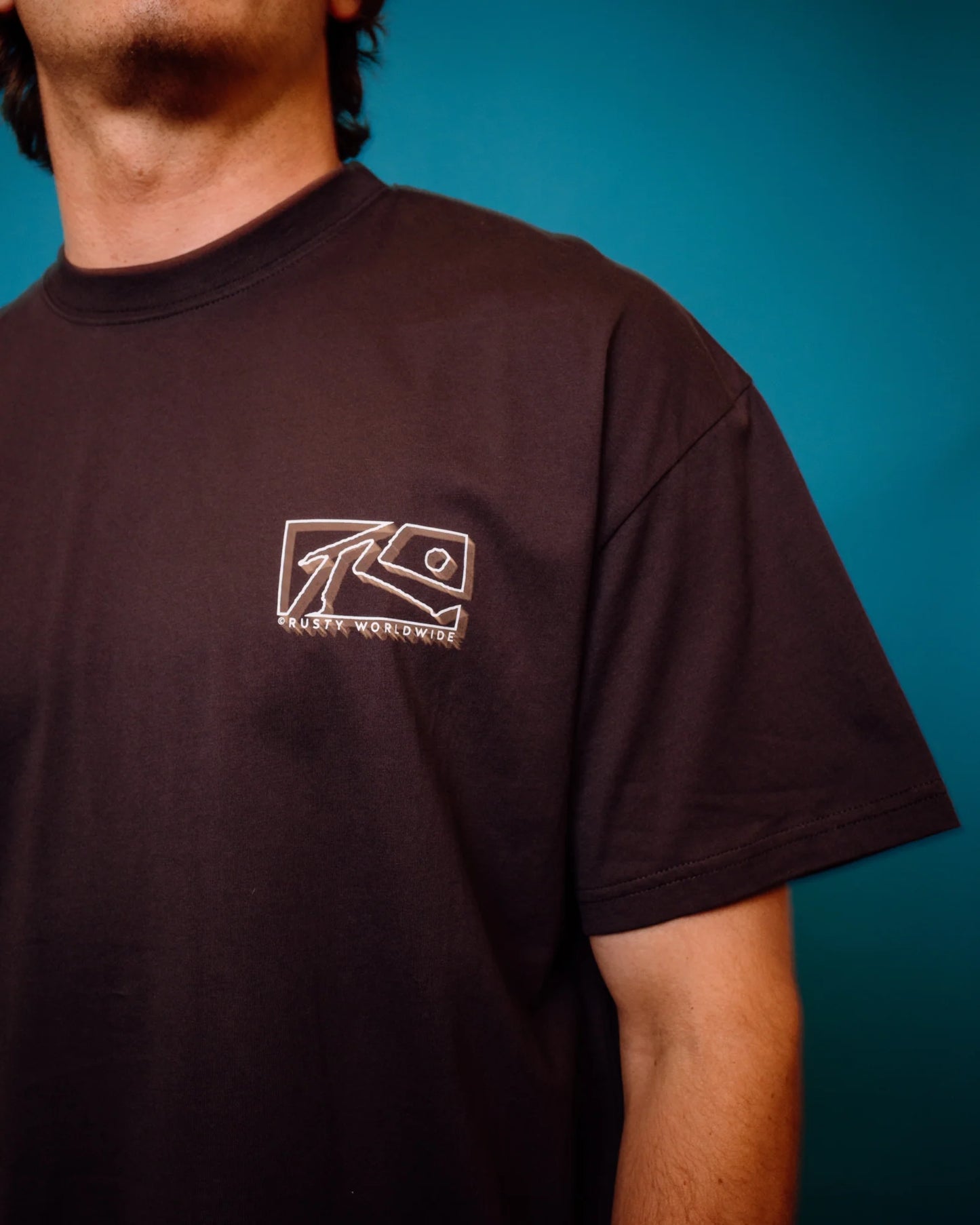 RUSTY BOXED OUT SS TEE