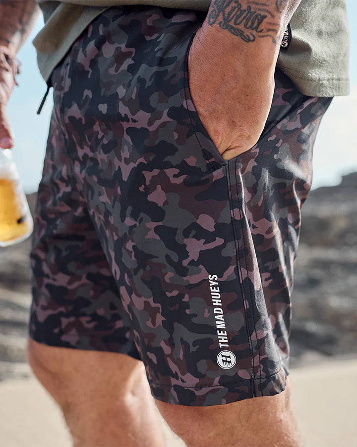 THE MAD HUEYS PISS FIT 18' PERFORMANCE SHORT