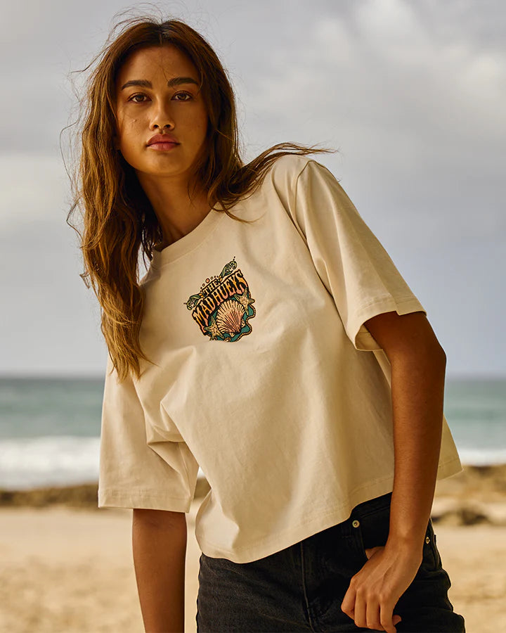 THE MAD HUEYS SIDE SADDLE WOMENS BOXY SS TEE