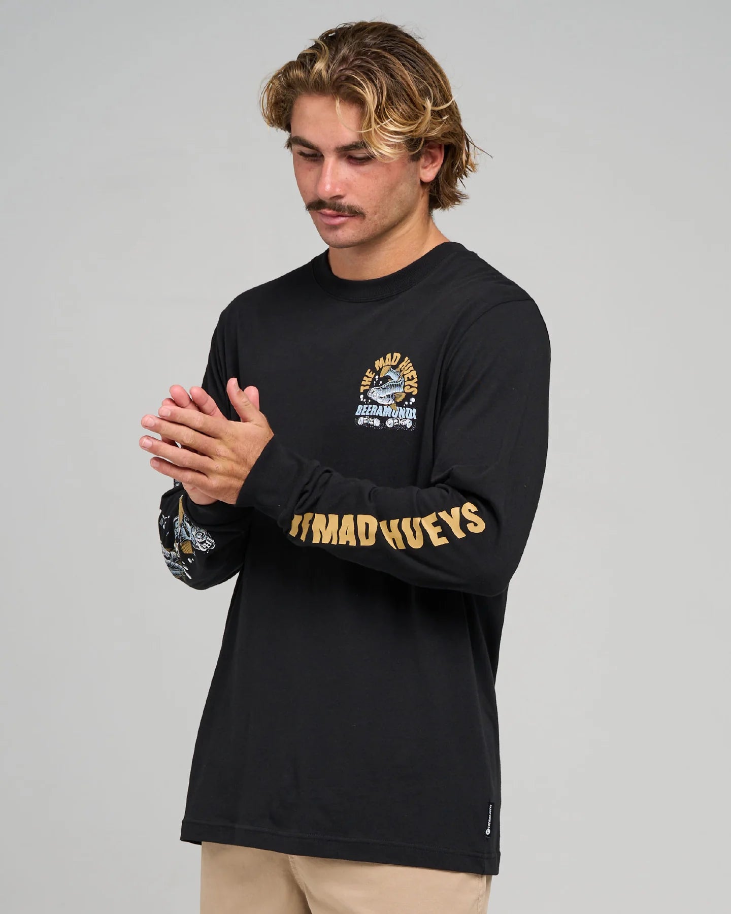 THE MAD HUEYS MENS BEERAMUNDI LS TEE