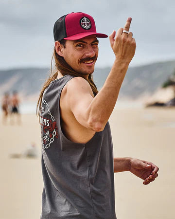 THE MAD HUEYS CHAINED ANCHOR TANK