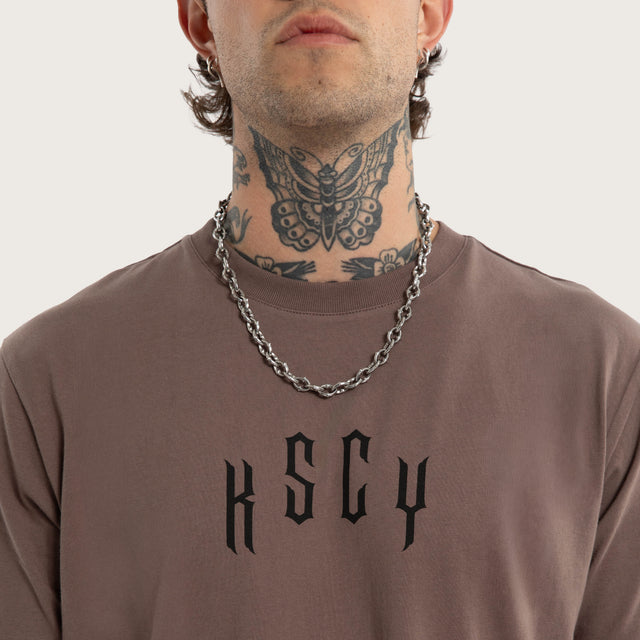 KISS CHACEY TRAPPED DUAL CURVED SS TEE