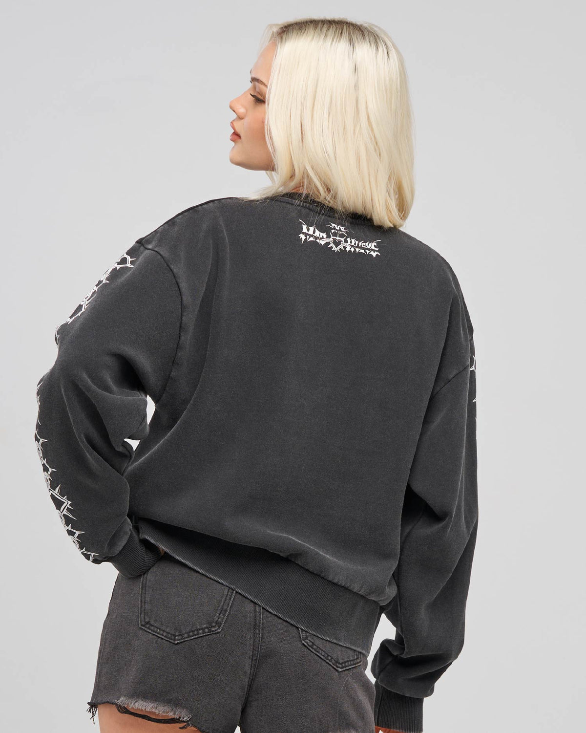 THE MAD HUEYS METAL HEART WOMENS CREW PULLOVER