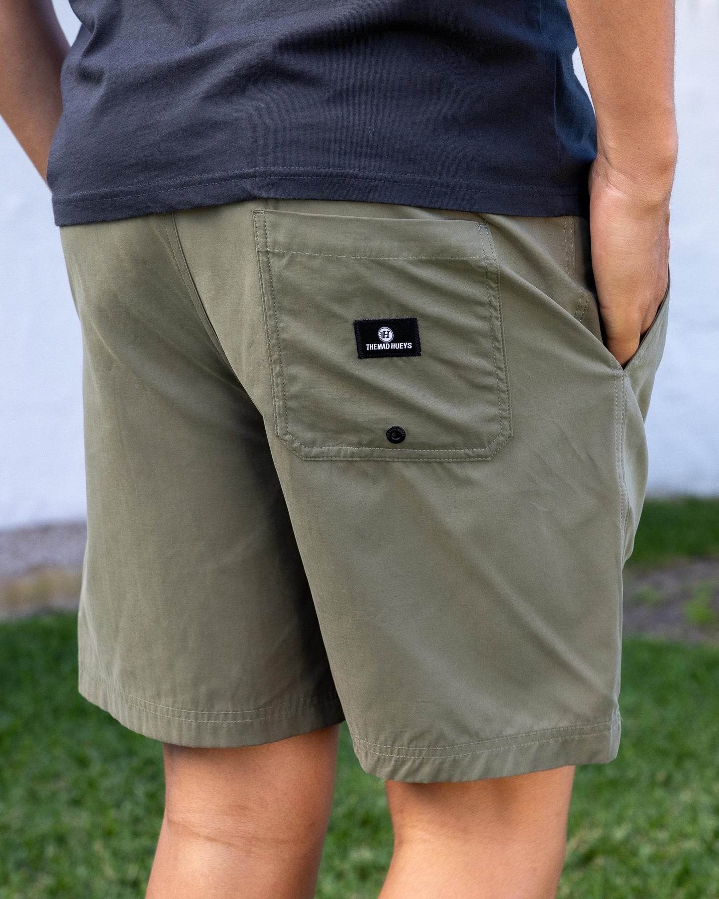 THE MAD HUEYS SKULL ANCOR 18 VOLLEY SHORT