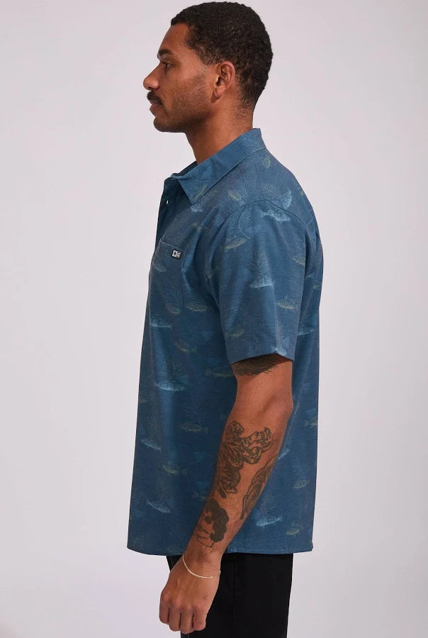 SALTY CREW BREEZER PERF BUTTON UP SHIRT